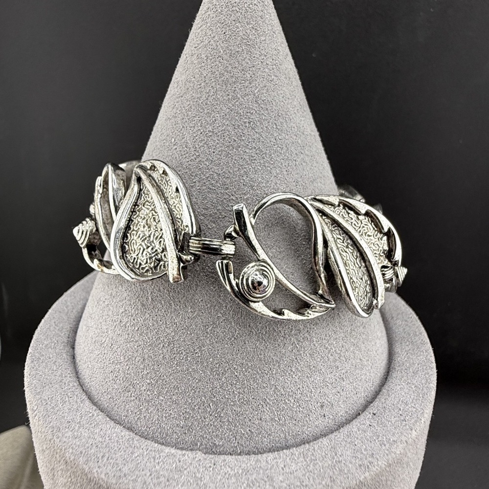 Vintage Sarah Coventry Bracelet Silver Tone Textured Leaf Scroll Signed 7.5"